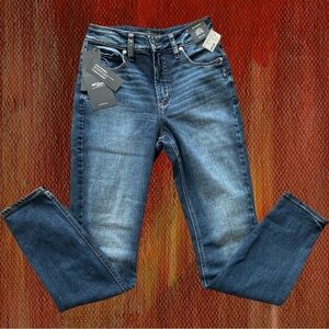 SILVER JEANS CO Women’s Avery Skinny Jeans